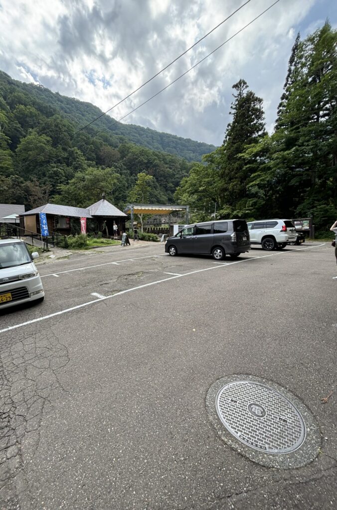 café glandと駐車場