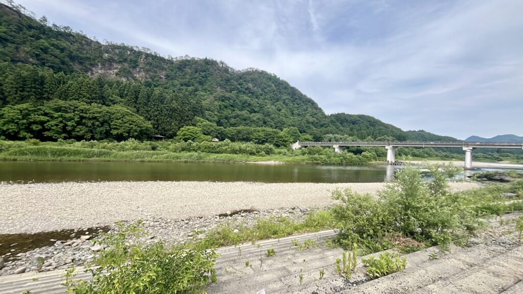 麒麟山と城山橋