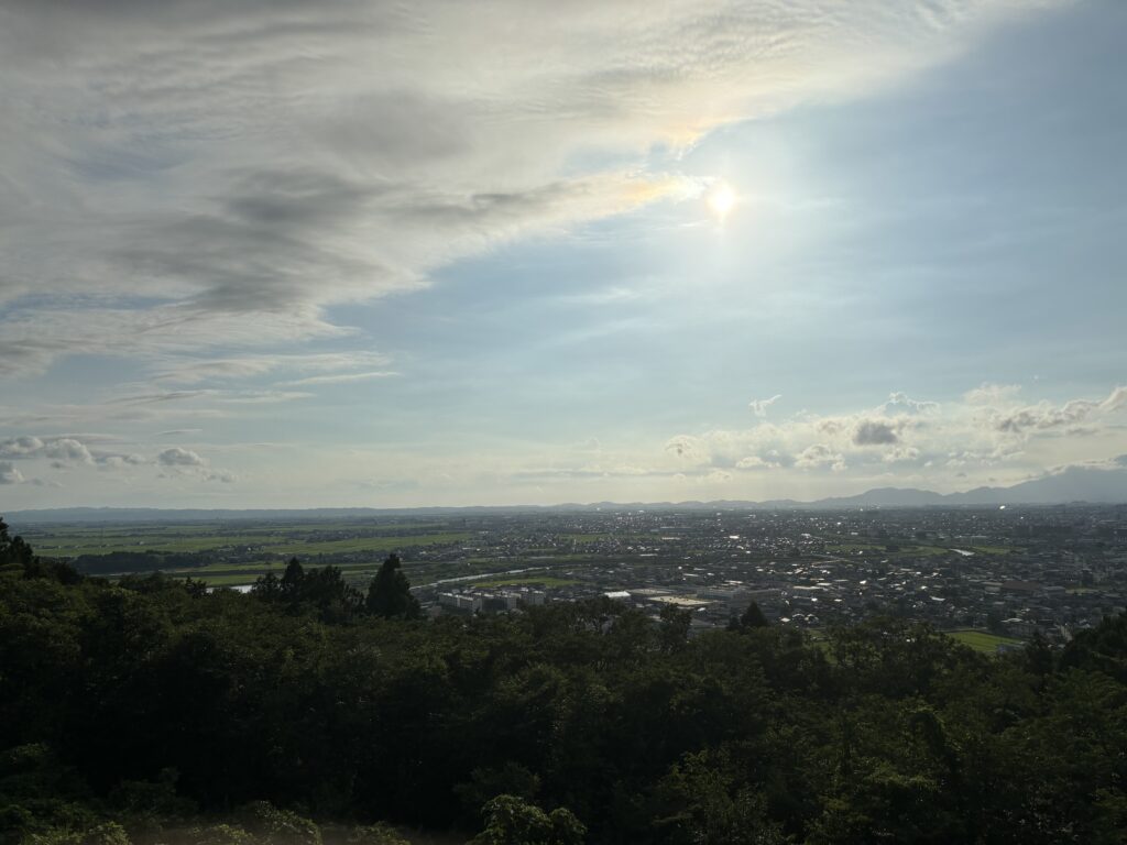 【大崎山公園頂上広場】景色を一望できる展望テラス