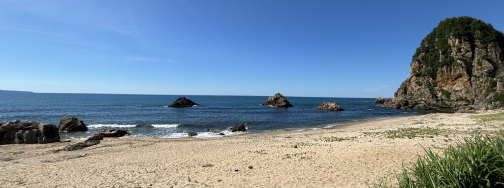 【笹川流れ】新潟県の最北端に位置する透き通った海