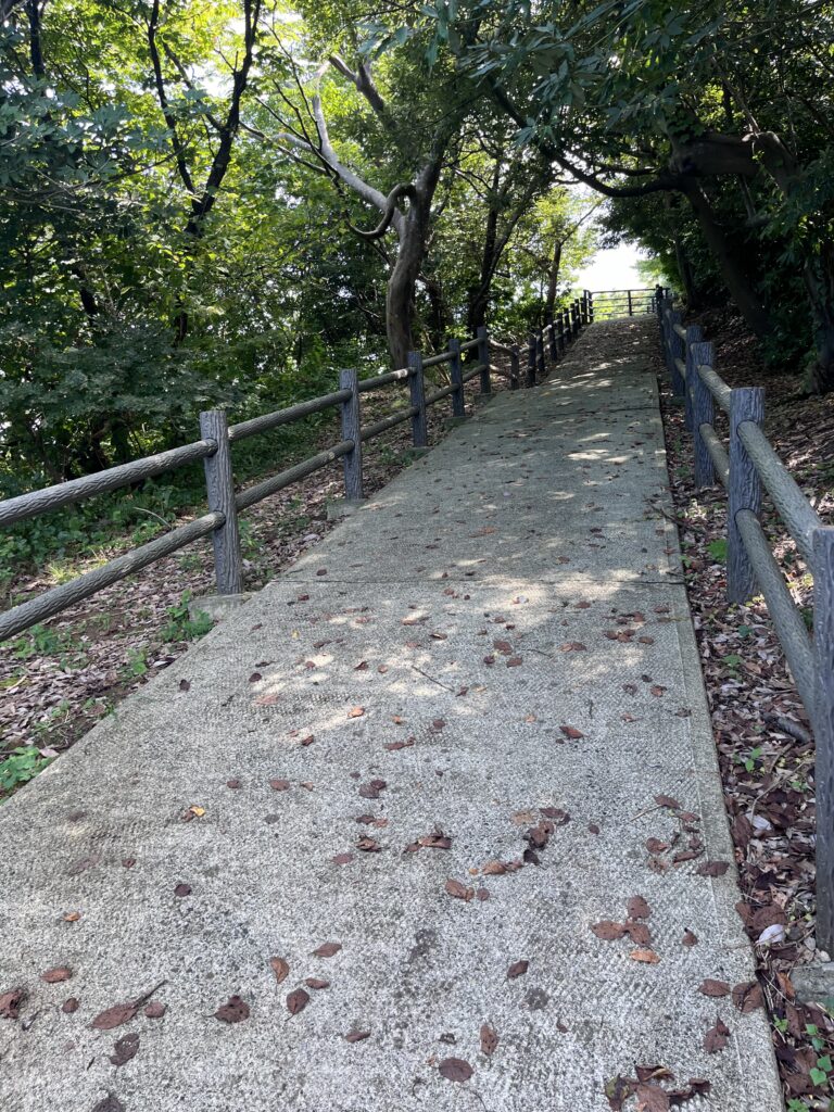 遊歩道の坂