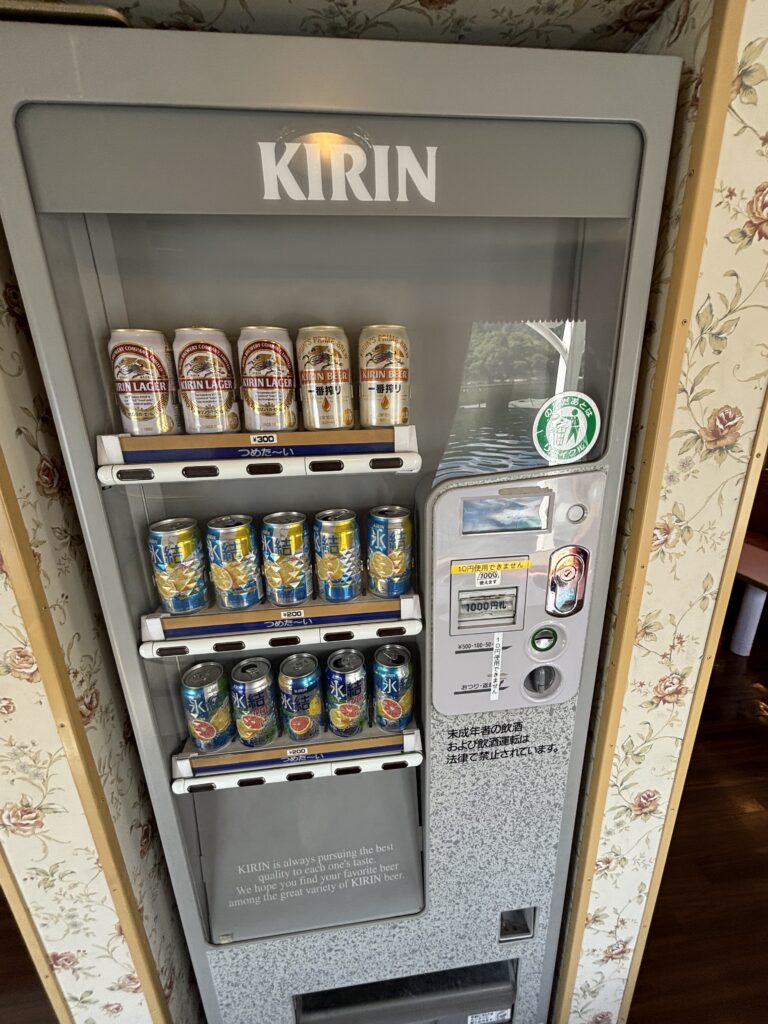 1階真ん中のお酒販売機