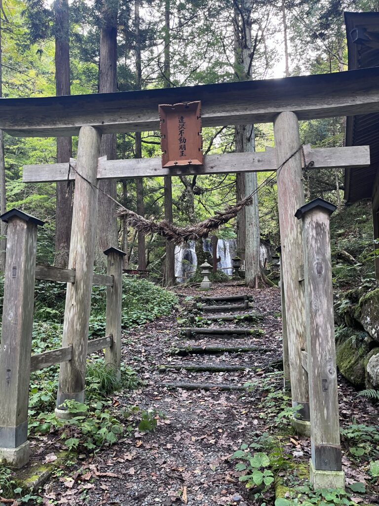 達沢不動明王の鳥居