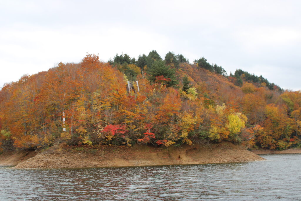 紅葉シーズンの奥只見湖3