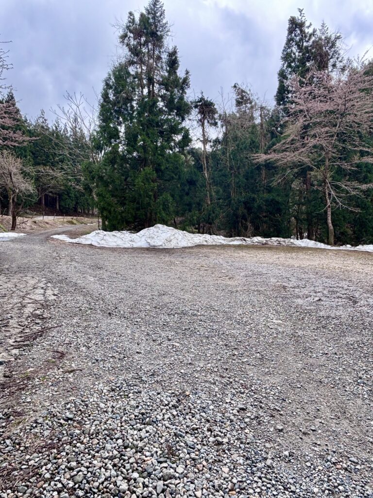 二王子岳登山者駐車場