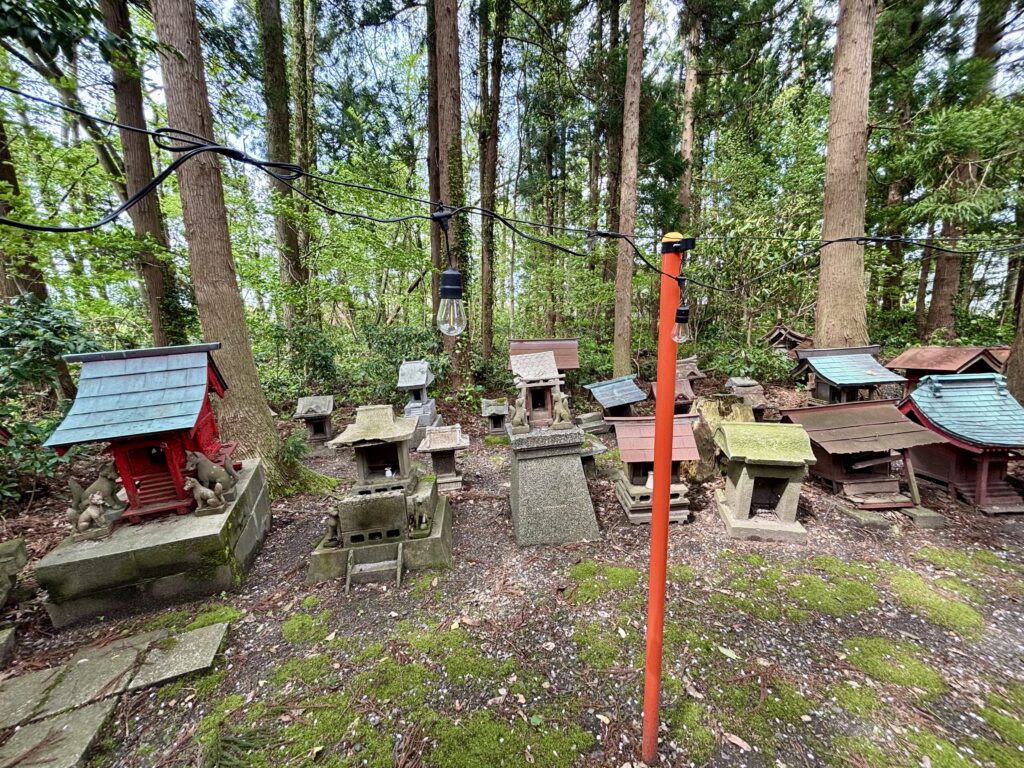 小さな祠