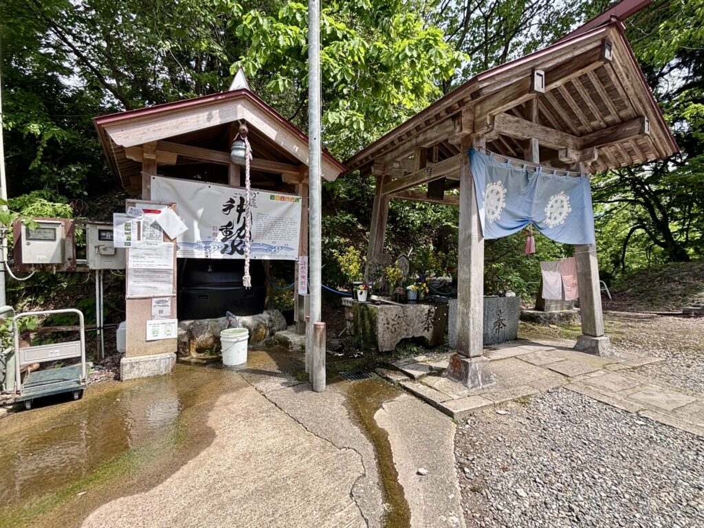 ご神動水と手水