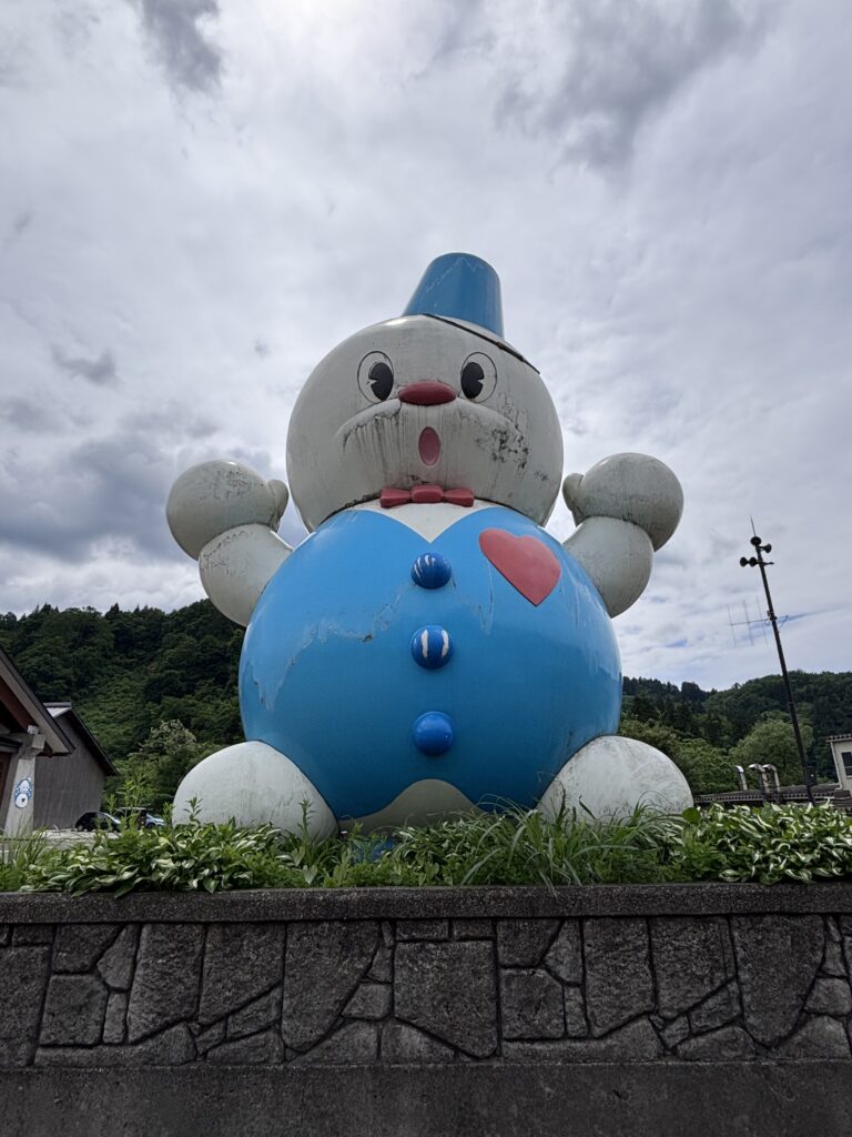 大きな雪だるまのキャラクター