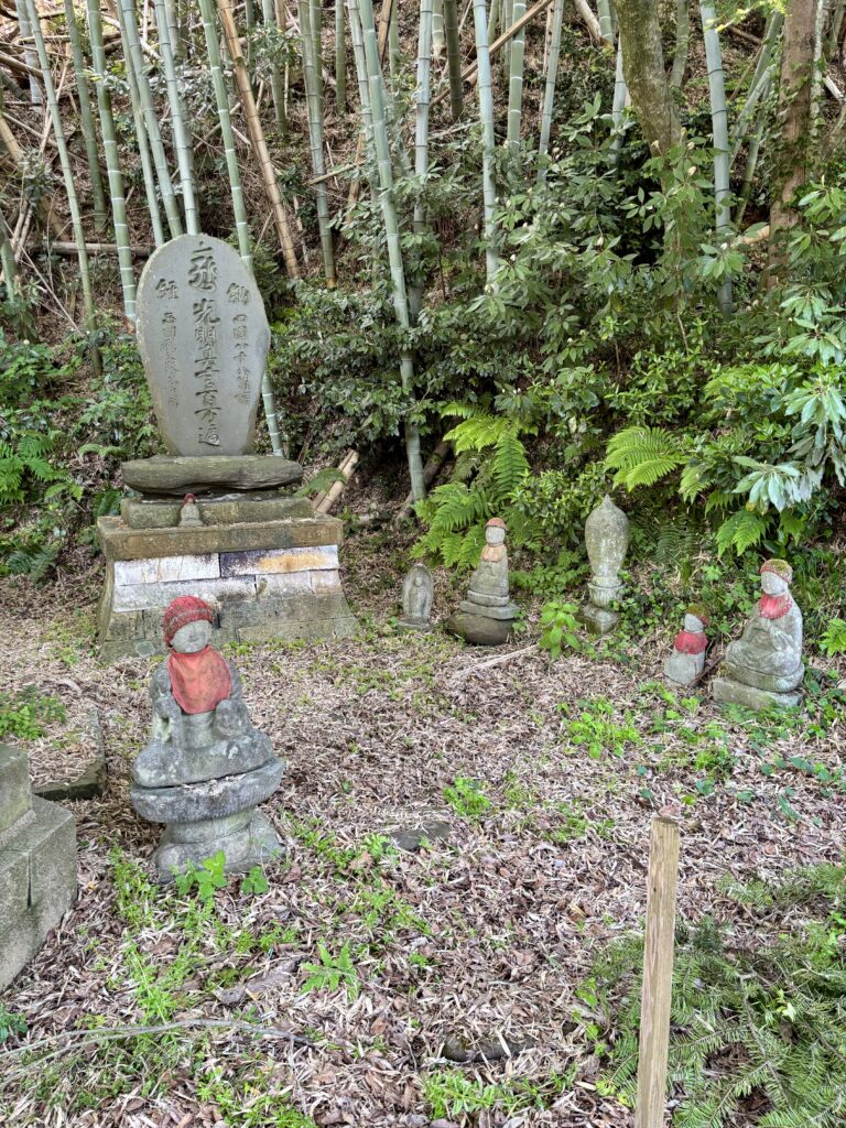 お地蔵様と石碑