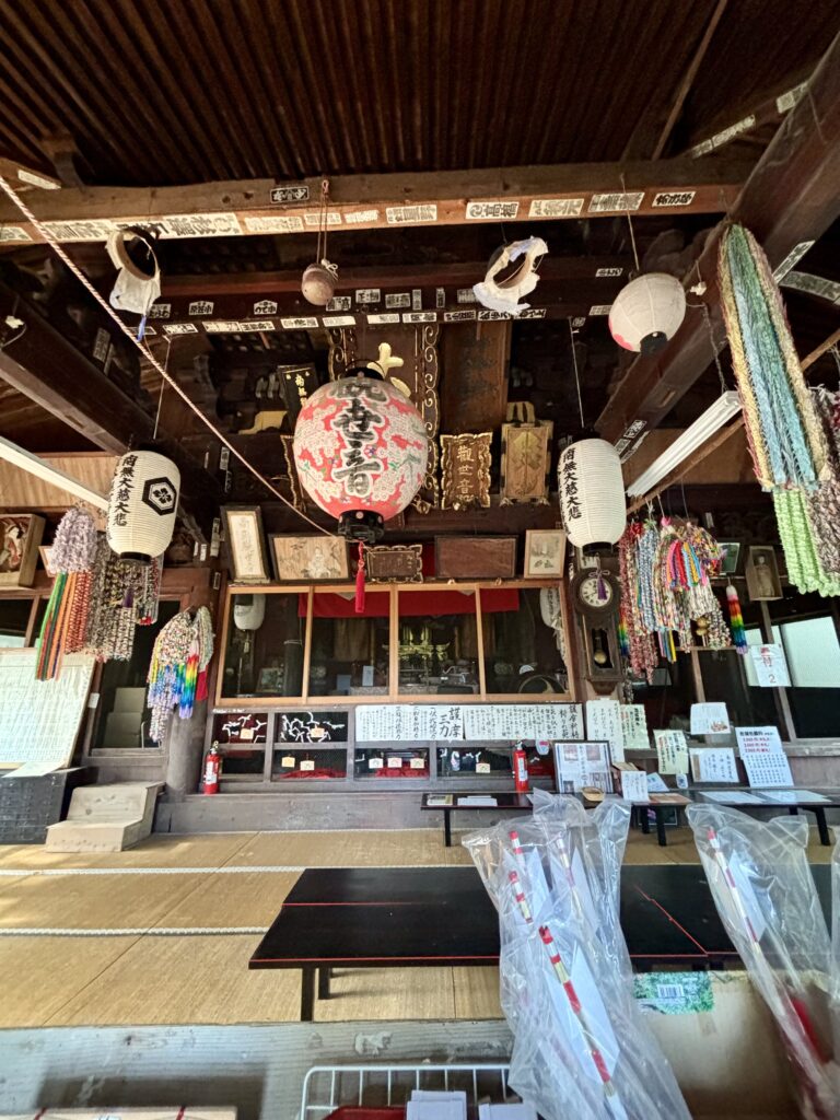 椎谷観音堂の中1