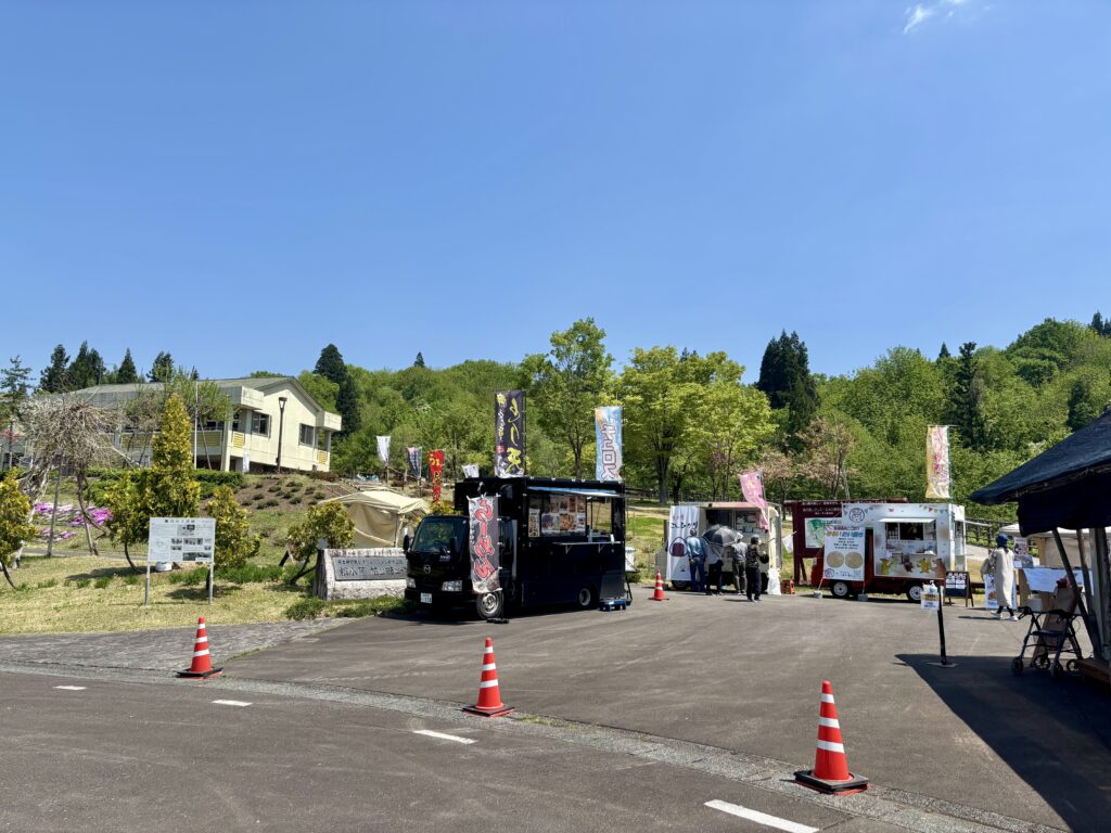 入口のキッチンカー