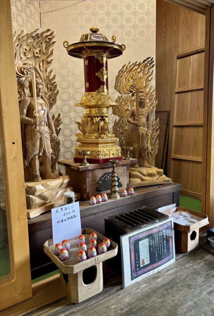 山門内の右側1