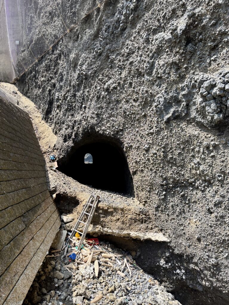 トンネル