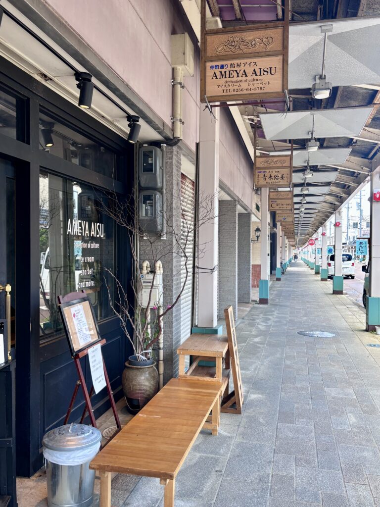 店舗前の通路
