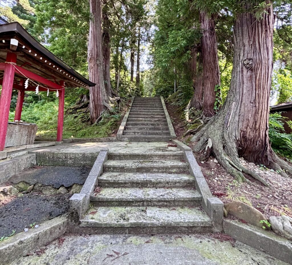 手水と石段