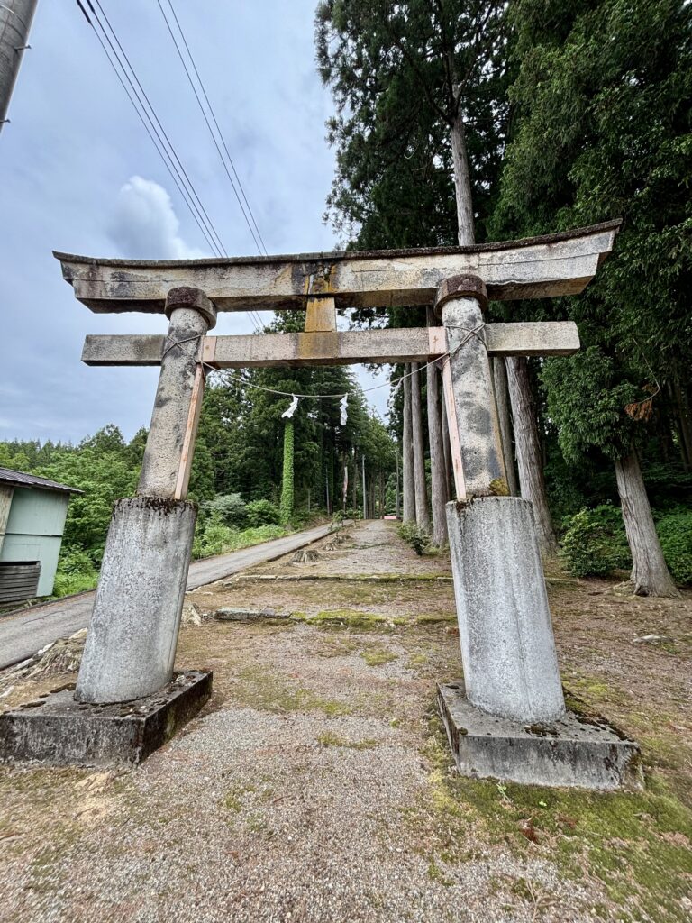参拝路入口の鳥居