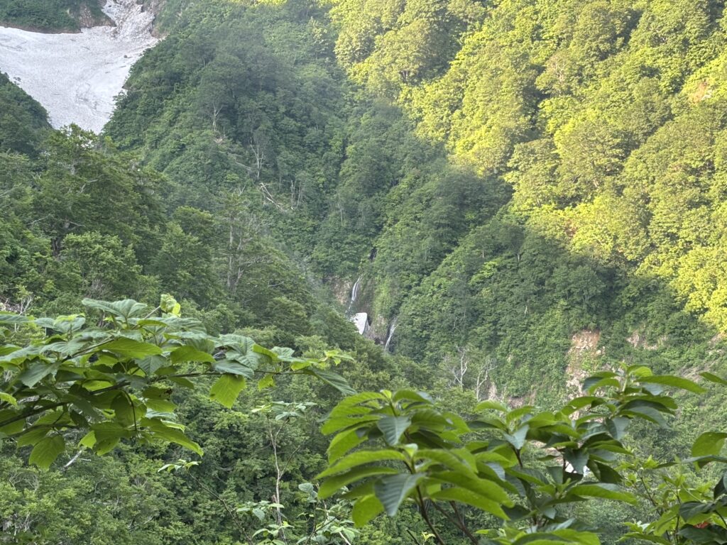 魚沼市【布引の滝】守門岳を登る際におすすめ