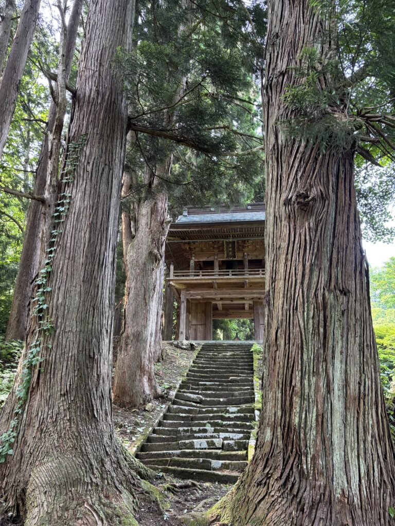 石段と鐘楼門