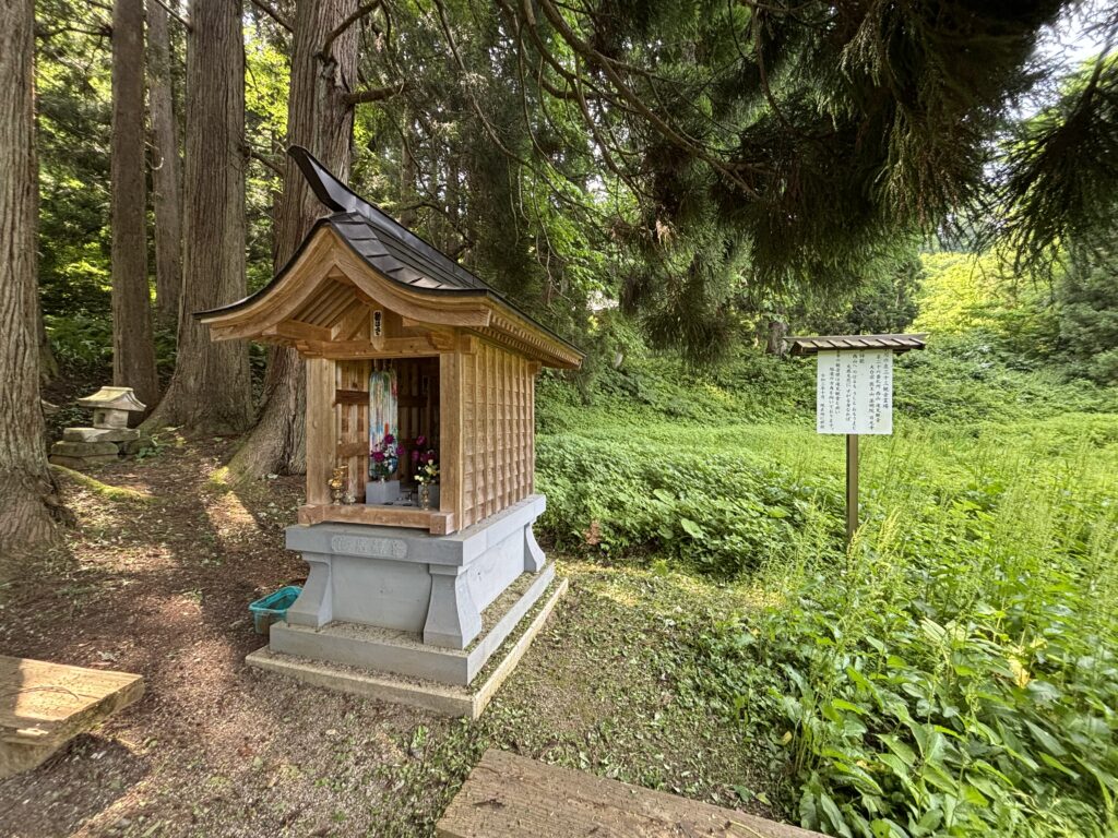 祠1