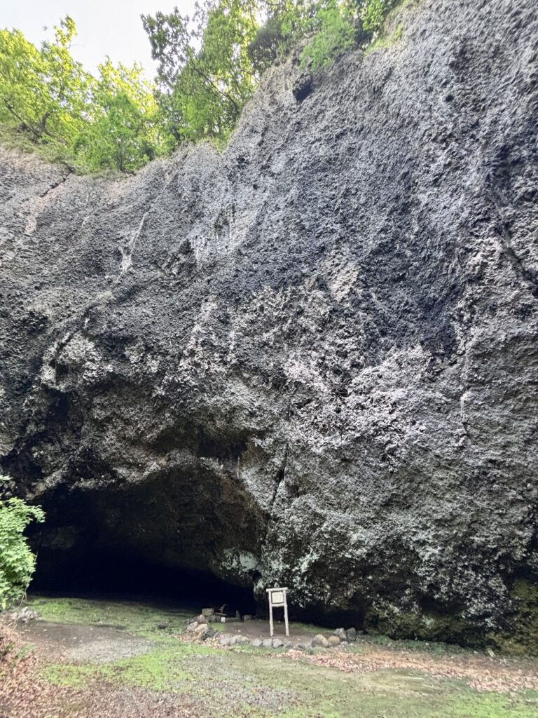 岩穴1