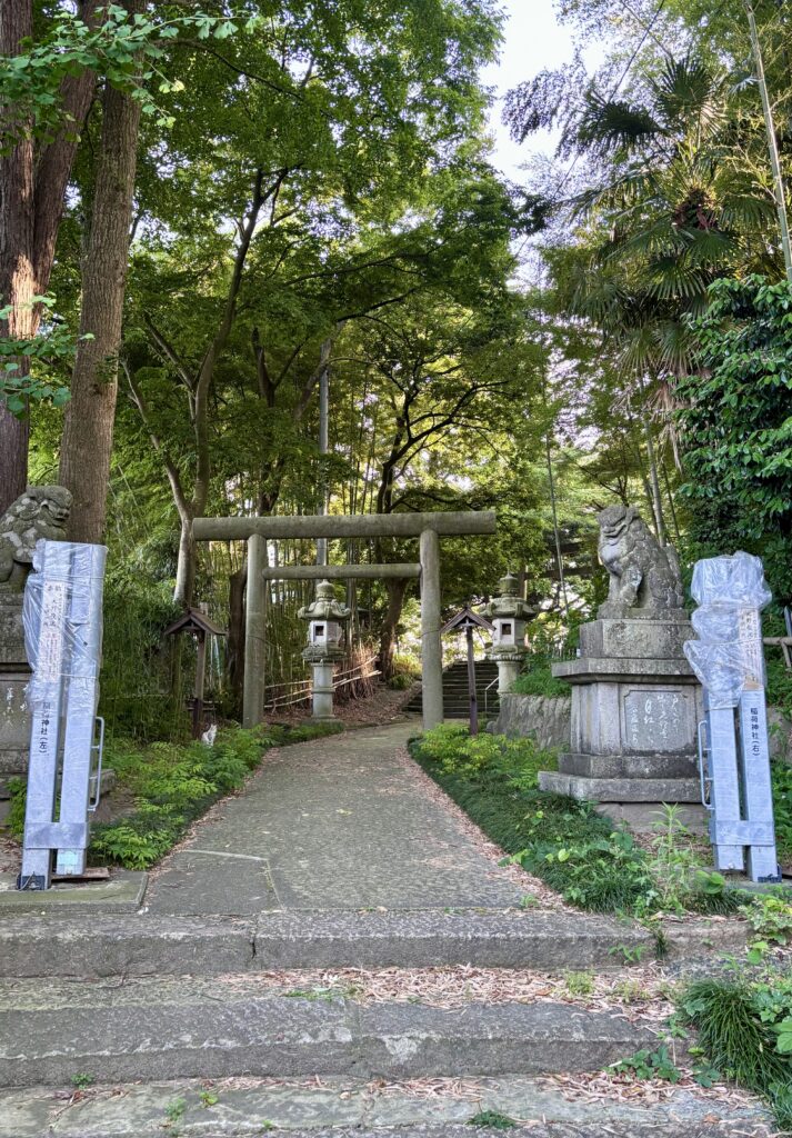 公民館側の参拝路