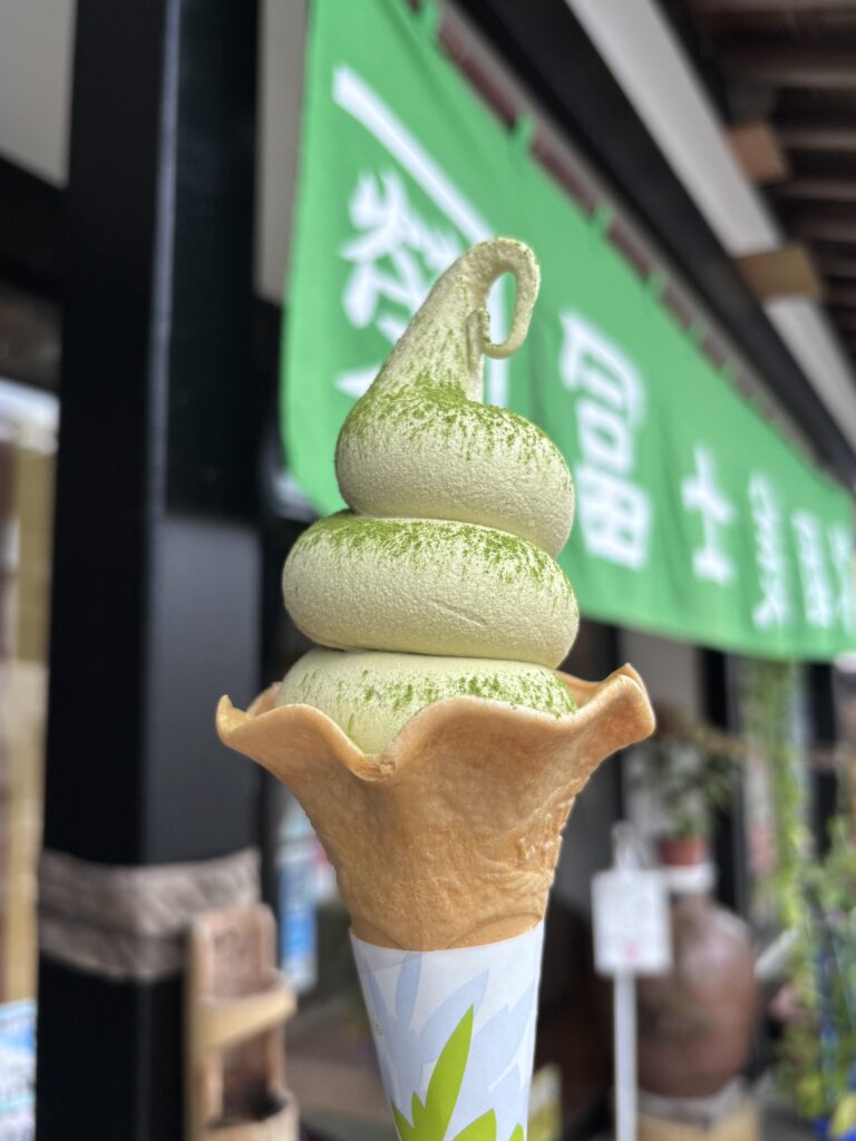 村上市冨士美園【村上茶入り抹茶ソフトクリーム】
