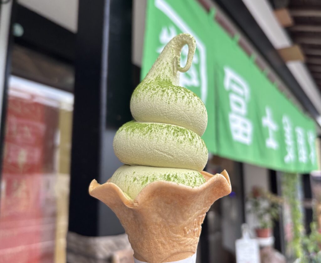 村上茶入り抹茶ソフトクリーム