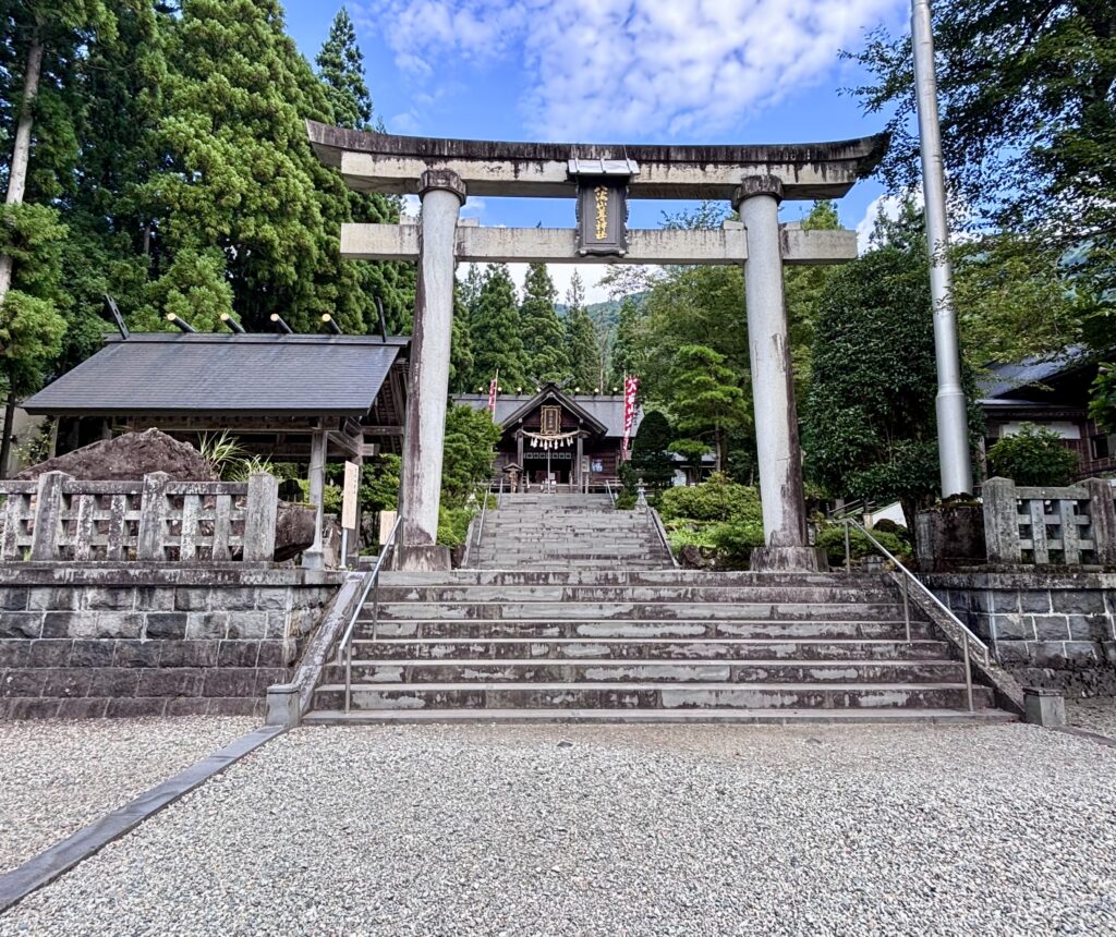 夏の八海山尊神社