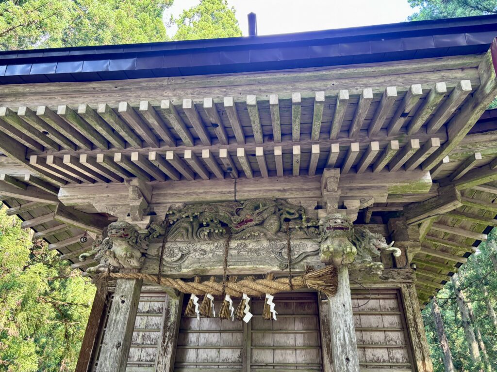 拝殿の彫刻