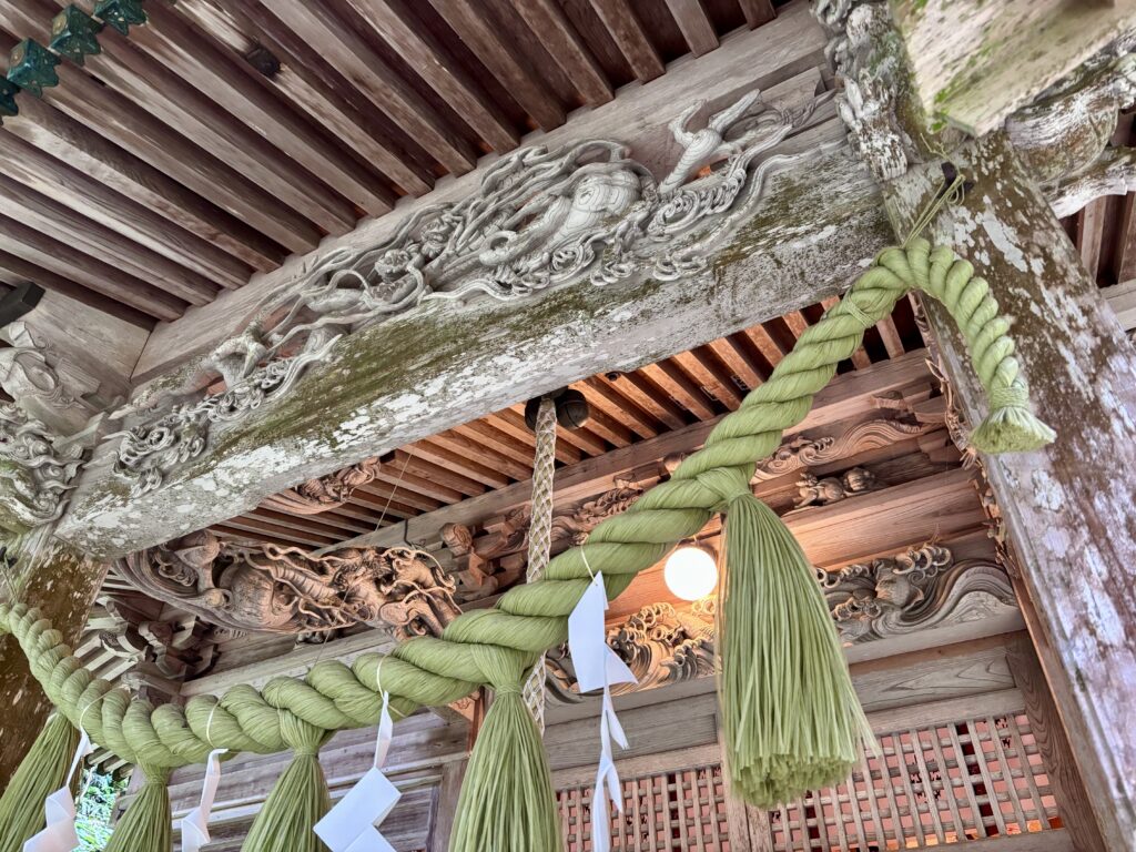 石川雲蝶作の彫刻