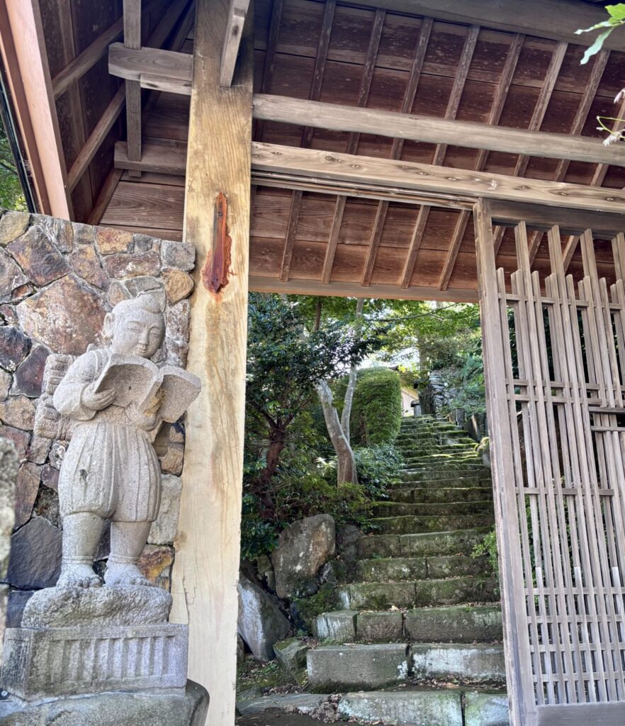 【松雲山荘】紅葉の名所｜一面がつつじやもみじの庭園