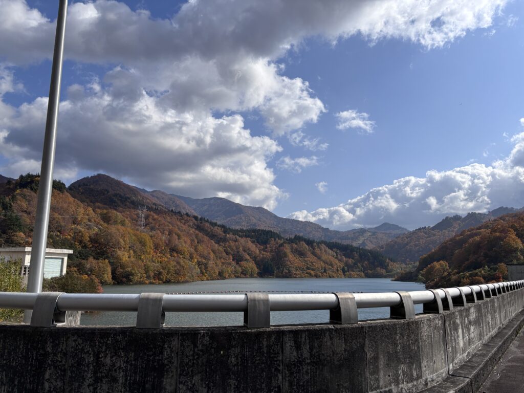 秋の破間川ダム１