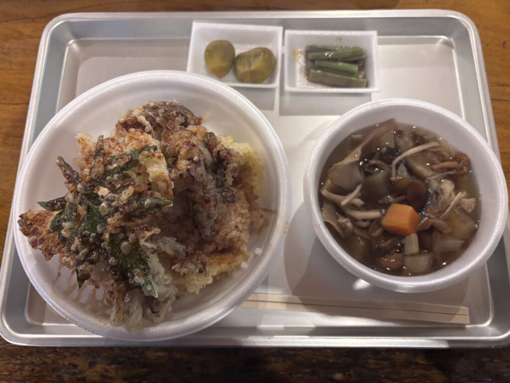 きのこ天丼ときのこのっぺ