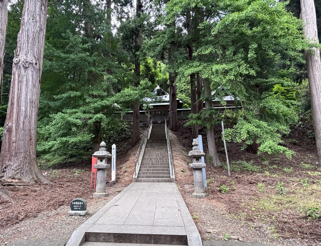 熊野神社本殿までの参拝路
