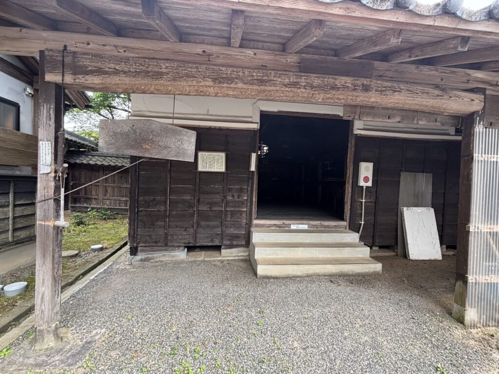 倉庫の出入口