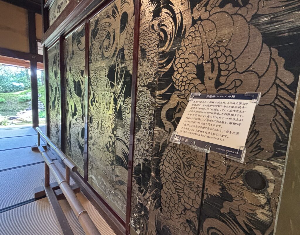 雲龍図の襖