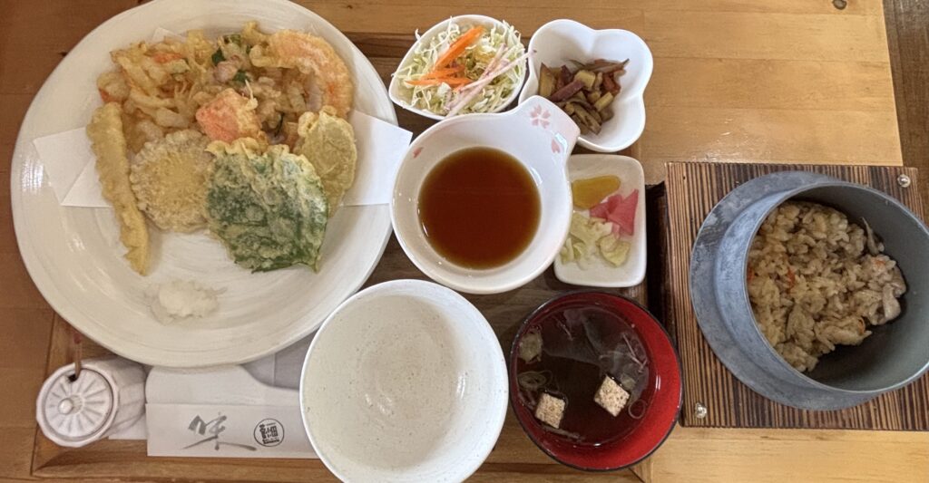 虎千代鶏の炊き込み御飯定食