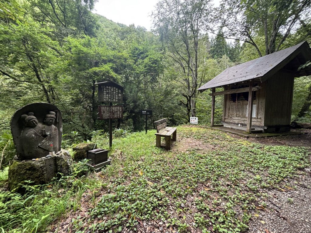 出会いの道祖神とお堂